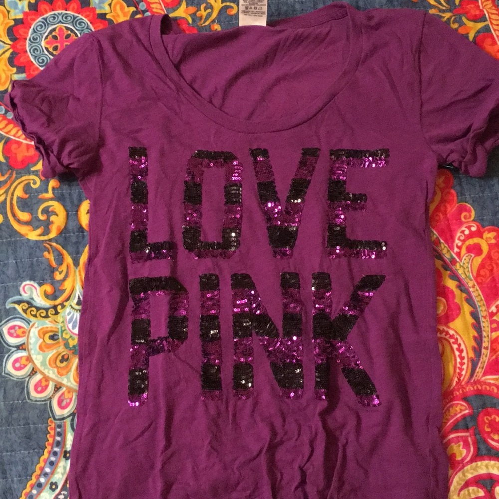 VS TEE SIZE MEDIUM IN PURPLE